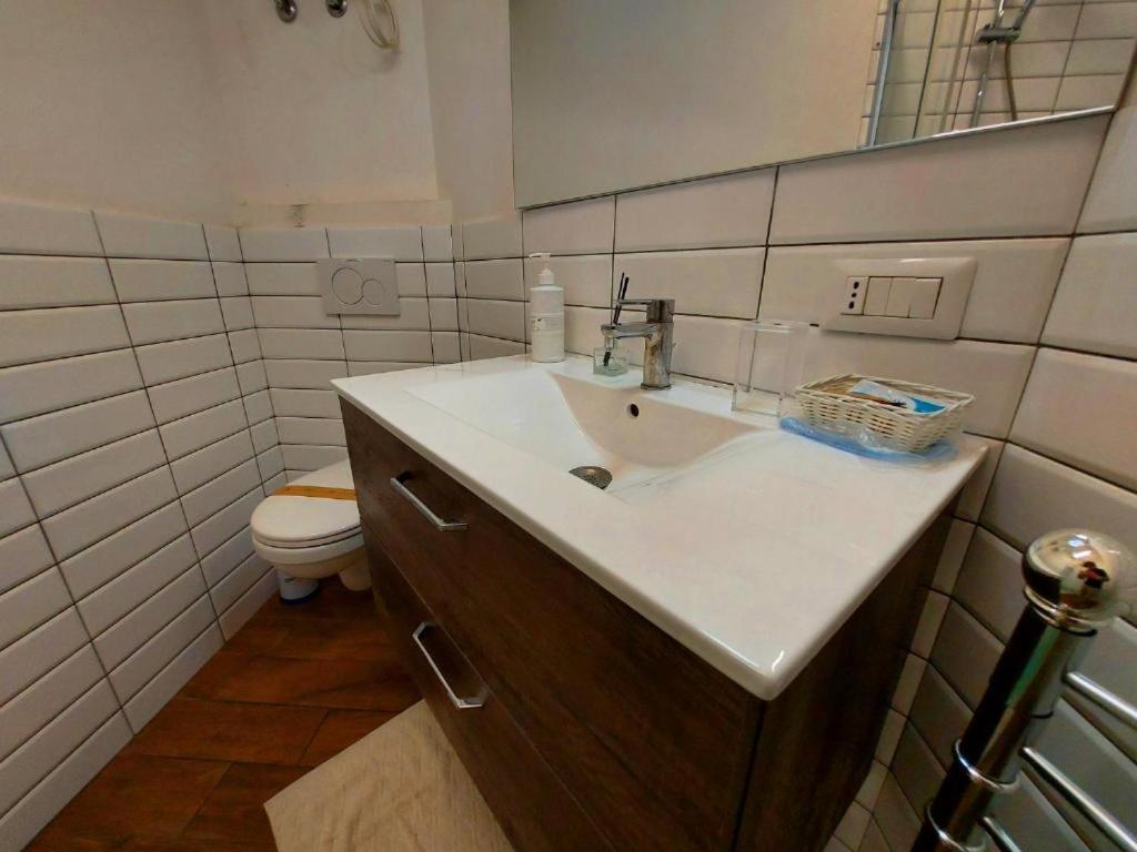 Apartment Free Breakfast- Cozy Steps From The Colosseo Rom
